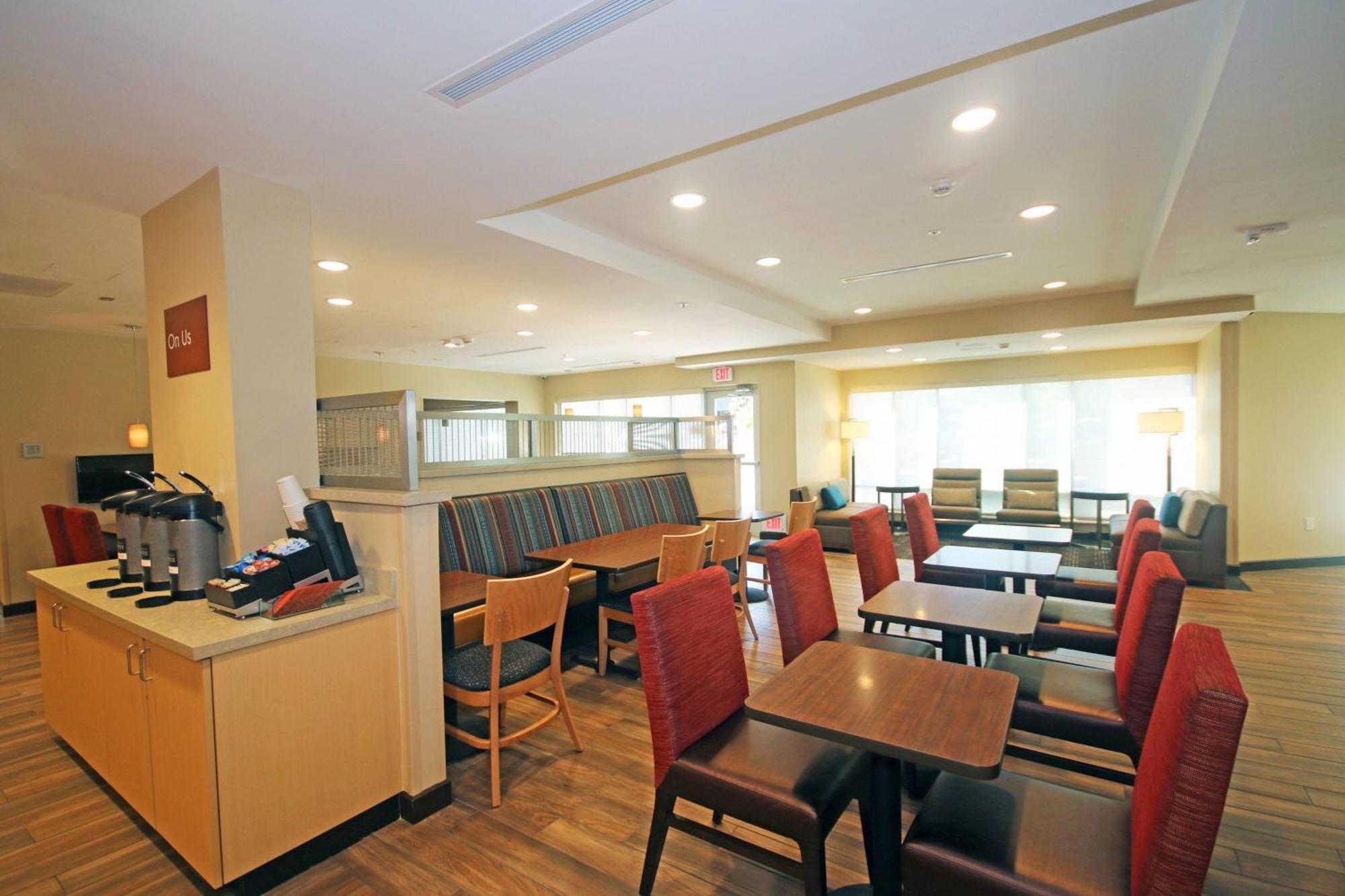 Towneplace Suites By Marriott Charleston-Норт Чарлстън Екстериор снимка